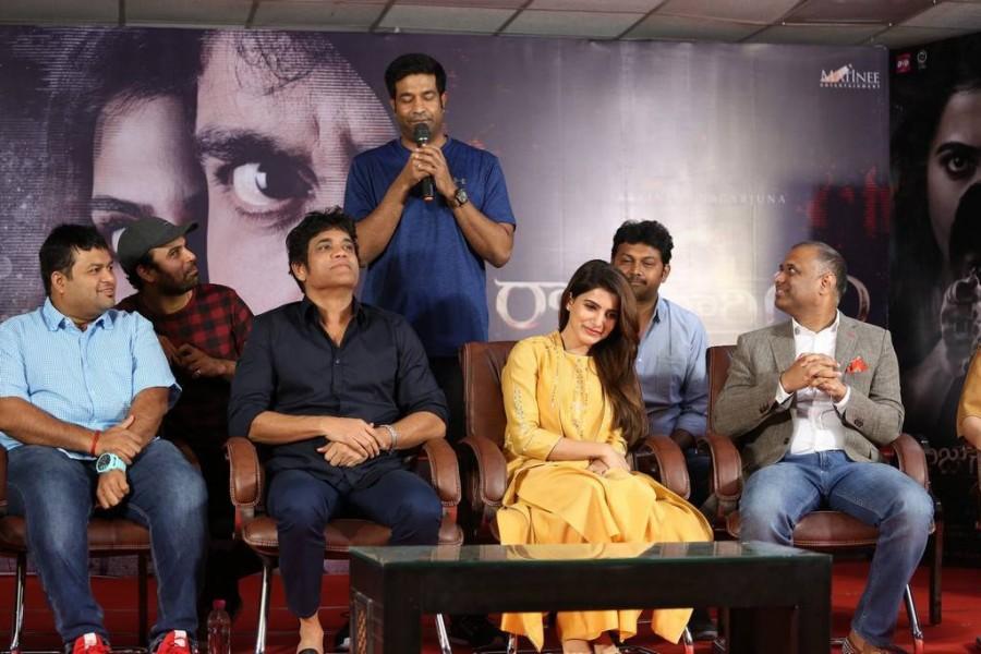 Raju Gari Gadhi 2 Press Meet held at Hyderabad. Celebs like Akkineni Nagarjuna, Samantha and Seerat Kapoor graced the event. Akkineni Nagarjuna,Samantha,Seerat Kapoor,Raju Gari Gadhi 2,Raju Gari Gadhi 2 press meet,Raju Gari Gadhi 2 press meet pics,Raju Gari Gadhi 2 press meet images,Raju Gari Gadhi 2 press meet stills