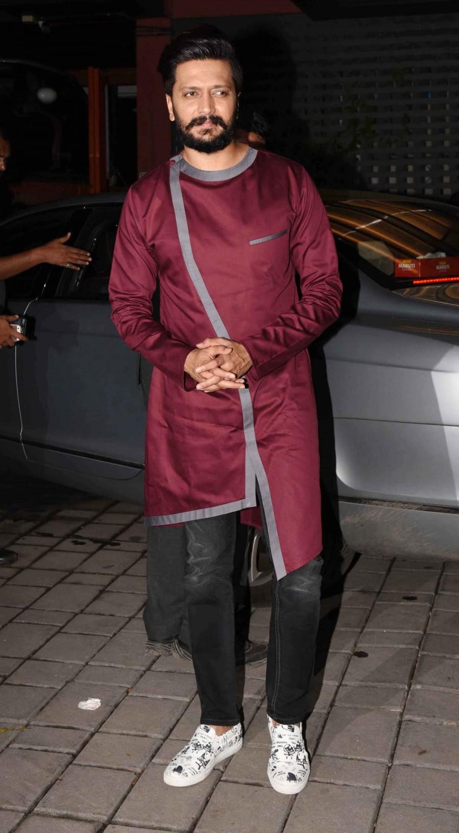 Riteish Deshmukh spotted at Arpita Khan's Diwali party. Karan Johar,Shilpa Shetty,Kabir Khan,Riteish Deshmukh,Arpita Khan's Diwali party,Arpita Khan Diwali party,Celebs at Arpita Khan Diwali party