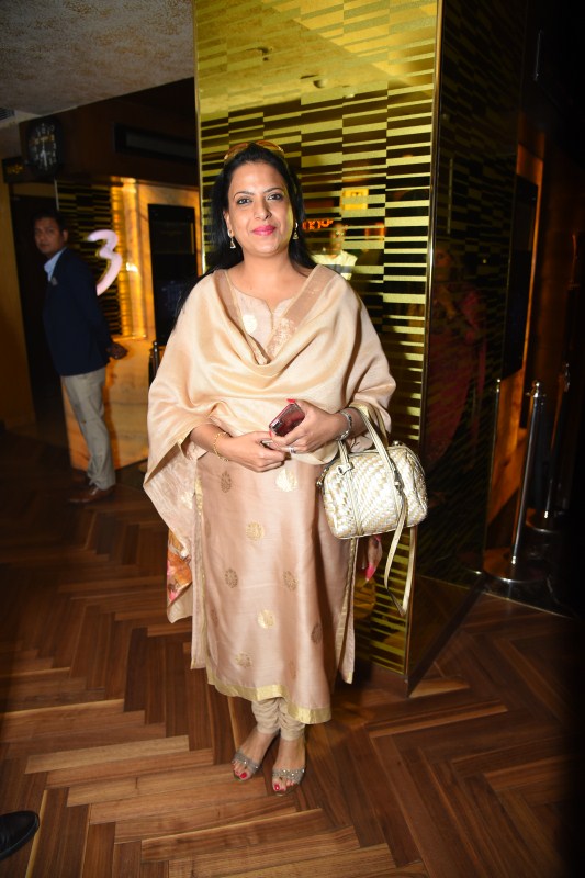 Produced by Aamir Khan, Kiran Rao under the banner name of Aamir Khan Productions, Zee Studios, and Akash Chawla, Secret Superstar is written and directed by Advait Chandan. The film is slated to release on 19th October 2017. Aamir Khan,actor Aamir Khan,LK Advani,Secret Superstar,Secret Superstar special screening,Secret Superstar special screening for LK Advani