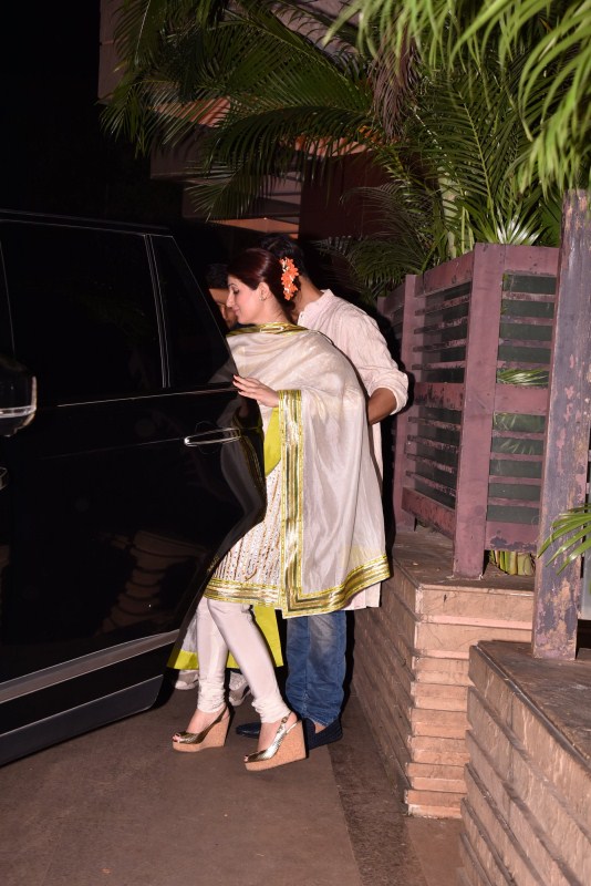 Bollywood actor Akshay Kumar and Twinkle Khanna host Diwali bash. Akshay Kumar and Twinkle Khanna,Akshay Kumar,Twinkle Khanna,Akshay Kumar at Diwali bash,Twinkle Khanna at Diwali bash