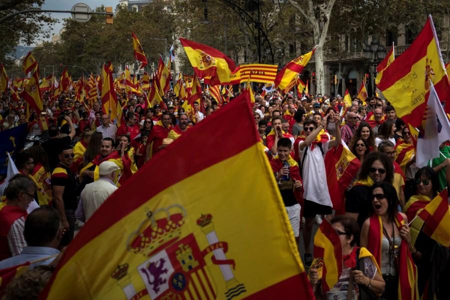 People shout slogans during Spain's National Day in Barcelona. Spain celebrates National Day,National Day,Spain National Day