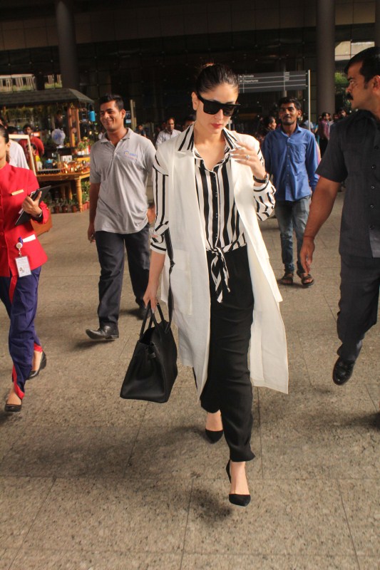 Kareena Kapoor Khan spotted at airport Deepika Padukone and Kareena Kapoor,Deepika Padukone,Kareena Kapoor,Deepika Padukone spotted at airport,Kareena Kapoor spotted at airport,Deepika Padukone pics,Deepika Padukone images,Deepika Padukone stills,Kareena Kapoor pics,Kareena Kapoor images,Karee