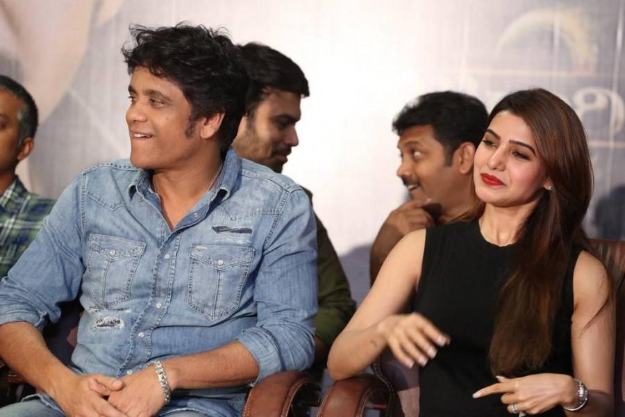 Nagarjuna and Samantha Akkineni at Raju Gari Gadhi 2 Success Meet. Nagarjuna,Samantha Akkineni,Seerat Kapoor,Raju Gari Gadhi 2,Raju Gari Gadhi 2 Success Meet,Raju Gari Gadhi 2 Success Meet pics,Raju Gari Gadhi 2 Success Meet images,Raju Gari Gadhi 2 Success Meet stills,Raju Gari Gadhi 2 Success Meet pictures,Raju Gari Ga