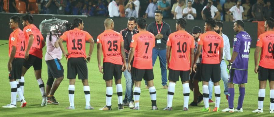 Akshay Kumar meets MS Dhoni. Akshay Kumar,Virat Kohli,MS Dhoni,Akshay Kumar meets Virat Kohli,Akshay Kumar meets MS Dhoni,Akshay Kumar meets Dhoni