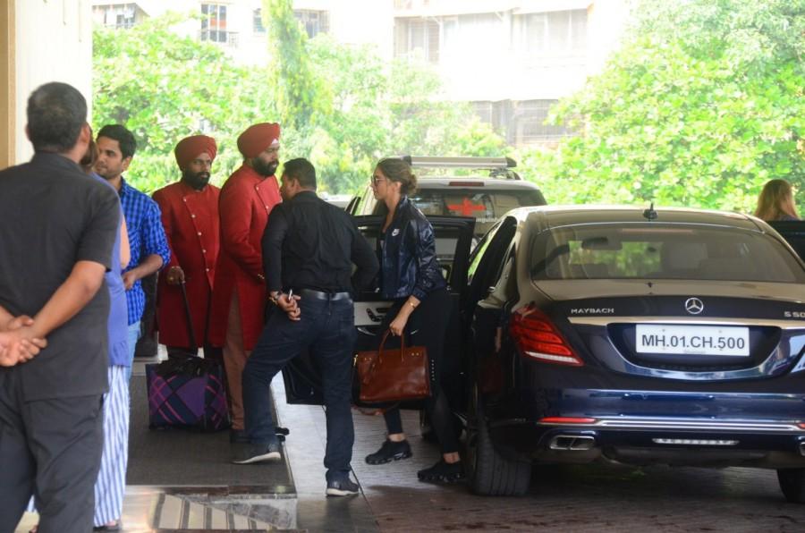 Actress Deepika Padukone spotted JW Marriott Hotel in Juhu. Deepika Padukone,actress Deepika Padukone,Deepika Padukone at JW Marriott,Deepika Padukone snapped at JW Marriott,JW Marriott,Deepika Padukone new pics,Deepika Padukone new images,Deepika Padukone new stills,Deepika Padukone new pictures,Deepika Padukone