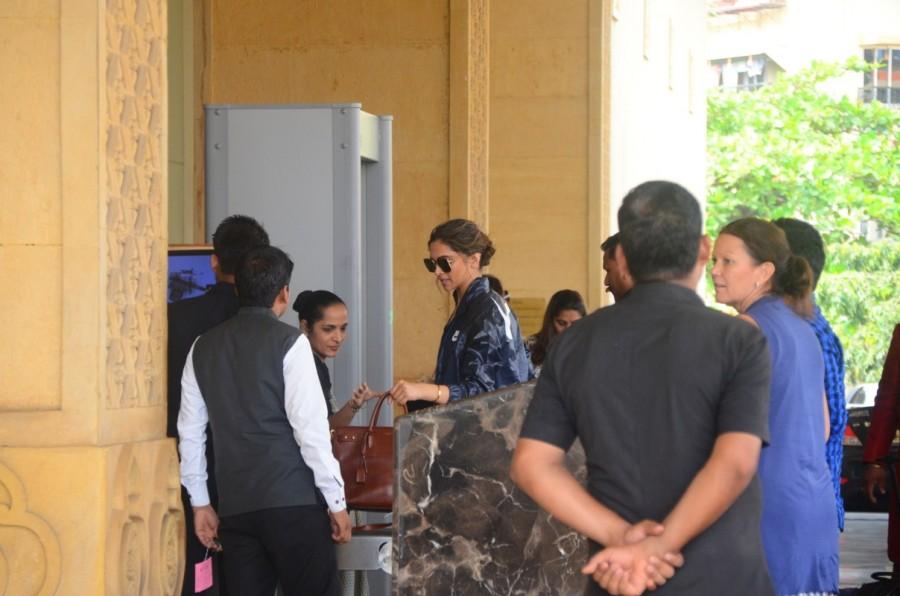Actress Deepika Padukone snapped JW Marriott Hotel in Juhu. Deepika Padukone,actress Deepika Padukone,Deepika Padukone at JW Marriott,Deepika Padukone snapped at JW Marriott,JW Marriott,Deepika Padukone new pics,Deepika Padukone new images,Deepika Padukone new stills,Deepika Padukone new pictures,Deepika Padukone