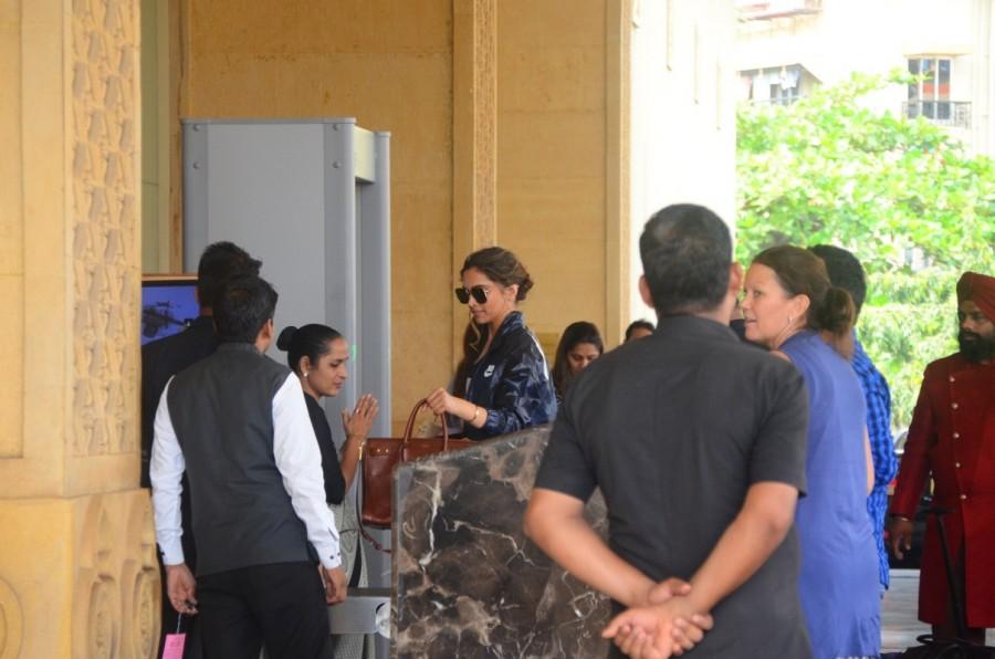 Bollywood Actress Deepika Padukone snapped JW Marriott Hotel in Juhu. Deepika Padukone,actress Deepika Padukone,Deepika Padukone at JW Marriott,Deepika Padukone snapped at JW Marriott,JW Marriott,Deepika Padukone new pics,Deepika Padukone new images,Deepika Padukone new stills,Deepika Padukone new pictures,Deepika Padukone