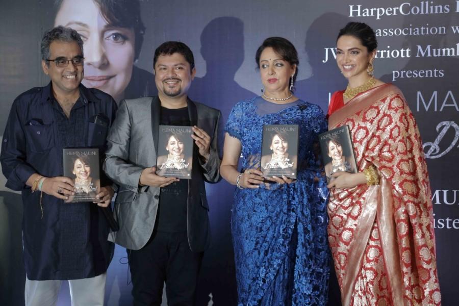 Deepika Padukone graces the launch of Hema Malini’s book 'Beyond The Dream Girl' at JW Marriott. Deepika Padukone,actress Deepika Padukone,Beyond The Dream Girl,hema malini Beyond The Dream Girl,Hema Malini,Deepika Padukone launches Hema Malini Biography,Hema Malini Biography