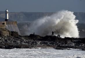 Storm Ophelia,Tropical Storm Ophelia,Tropical Storm Ophelia hits Ireland,Tropical Storm Ophelia hits UK
