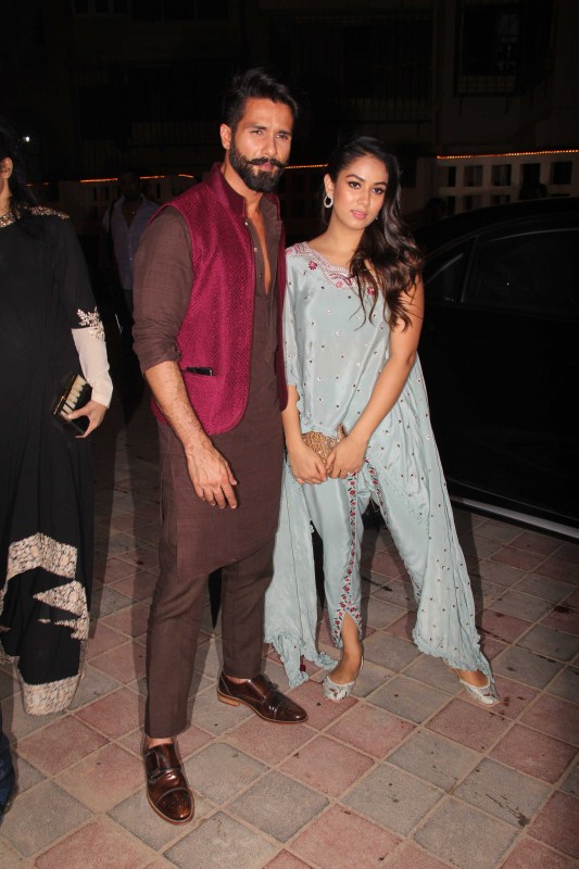 Actor Shahid Kapoor and Mira Rajput celebrate Diwali at Masaba Gupta's House. Shahid Kapoor and Mira Rajput,Shahid Kapoor,Mira Rajput,Shahid Kapoor and Mira Rajput celebrate Diwali,Masaba Gupta,Diwali,Diwali 2017,Diwali celebrations