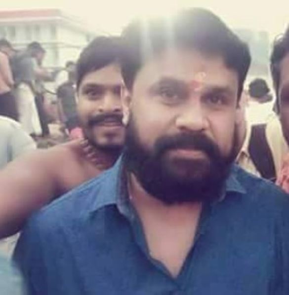 Dileep,actor Dileep,dileep bhavana case,dileep bail,actress assault case,Dileep offers prayers,Dileep visits Sabarimala temple