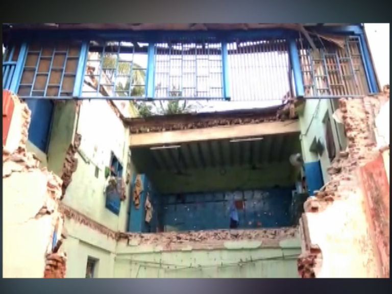 Chief Minister K. Palaniswami announced compensation of Rs 7.5 lakh for each of the families of those killed, Rs 1.5 lakh each for those seriously injured and Rs 50,000 for those who have suffered minor injuries. Tamil Nadu roof collapse,Nagapattinam roof collapse,bus depot roof collapse,Porayar roof collapse,Tamil Nadu building collapse,building collapse,Roof Collapse,bus depot collapse,Porayar building collapse,Nagapattinam building collapse,E Palaniswami