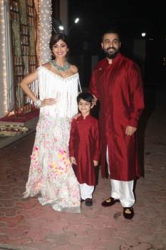 Shilpa Shetty’s Diwali party was a star-studded affair. Celebs like Sridevi, Madhavan, Bipasha Basu, Sophie Choudry, Soha Ali Khan, Shamita Shetty, Farah Khan, Sonali Bendre, Anil Kapoor and others graced the event.