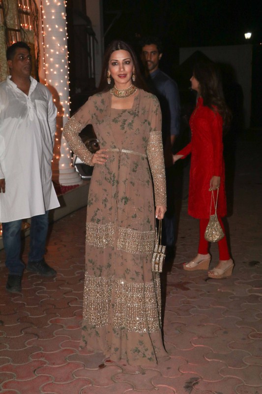 Sonali Bendre spotted at Shilpa Shetty's Diwali party. Sridevi,Madhavan,Bipasha Basu,Sonali Bendre,Anil Kapoor,Shilpa Shetty’s Diwali party,Shilpa Shetty,Shilpa Shetty Diwali party pics,Shilpa Shetty Diwali party images,Shilpa Shetty Diwali party stills,Shilpa Shetty Diwali party pictures,Shilpa Shetty Diwali