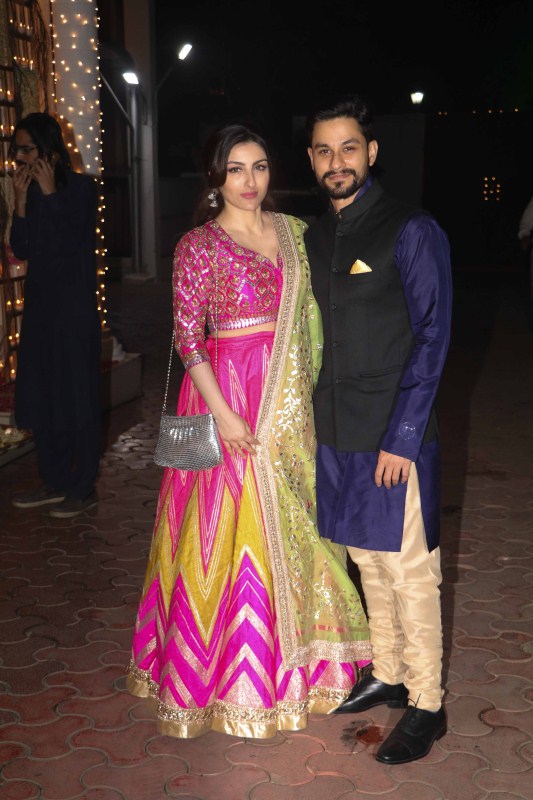 Soha Ali Khan and Kunal Kemmu spotted at Shilpa Shetty's Diwali party. Sridevi,Madhavan,Bipasha Basu,Sonali Bendre,Anil Kapoor,Shilpa Shetty’s Diwali party,Shilpa Shetty,Shilpa Shetty Diwali party pics,Shilpa Shetty Diwali party images,Shilpa Shetty Diwali party stills,Shilpa Shetty Diwali party pictures,Shilpa Shetty Diwali