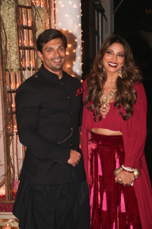 Bipasha Basu and husband Karan Singh spotted at Shilpa Shetty's Diwali party. Sridevi,Madhavan,Bipasha Basu,Sonali Bendre,Anil Kapoor,Shilpa Shetty’s Diwali party,Shilpa Shetty,Shilpa Shetty Diwali party pics,Shilpa Shetty Diwali party images,Shilpa Shetty Diwali party stills,Shilpa Shetty Diwali party pictures,Shilpa Shetty Diwali