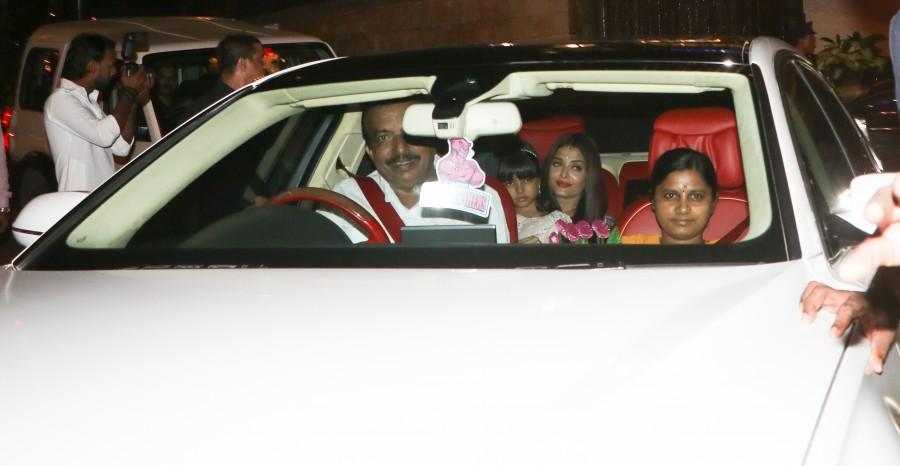 Bollywood Actor Abhishek Bachchan and Aishwarya Rai Bachchan spotted outside their house in Mumbai. Abhishek Bachchan and Aishwarya Rai Bachchan,Abhishek Bachchan,Aishwarya Rai Bachchan