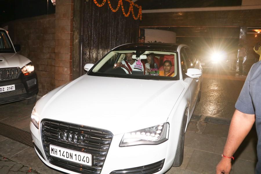 Bollywood Actor Abhishek Bachchan and Aishwarya Rai Bachchan spotted outside their house in Mumbai on 20th Oct. Abhishek Bachchan and Aishwarya Rai Bachchan,Abhishek Bachchan,Aishwarya Rai Bachchan