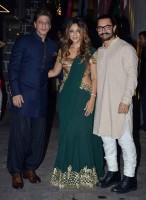 Shah Rukh Khan,Alia Bhatt,Deepika Padukone,Kareena Kapoor Khan,Aamir Khan's Diwali Party,Aamir Khan Diwali Party,Aamir Khan Diwali Party pics,Aamir Khan Diwali Party images,Aamir Khan Diwali Party stills,Aamir Khan Diwali Party pictures