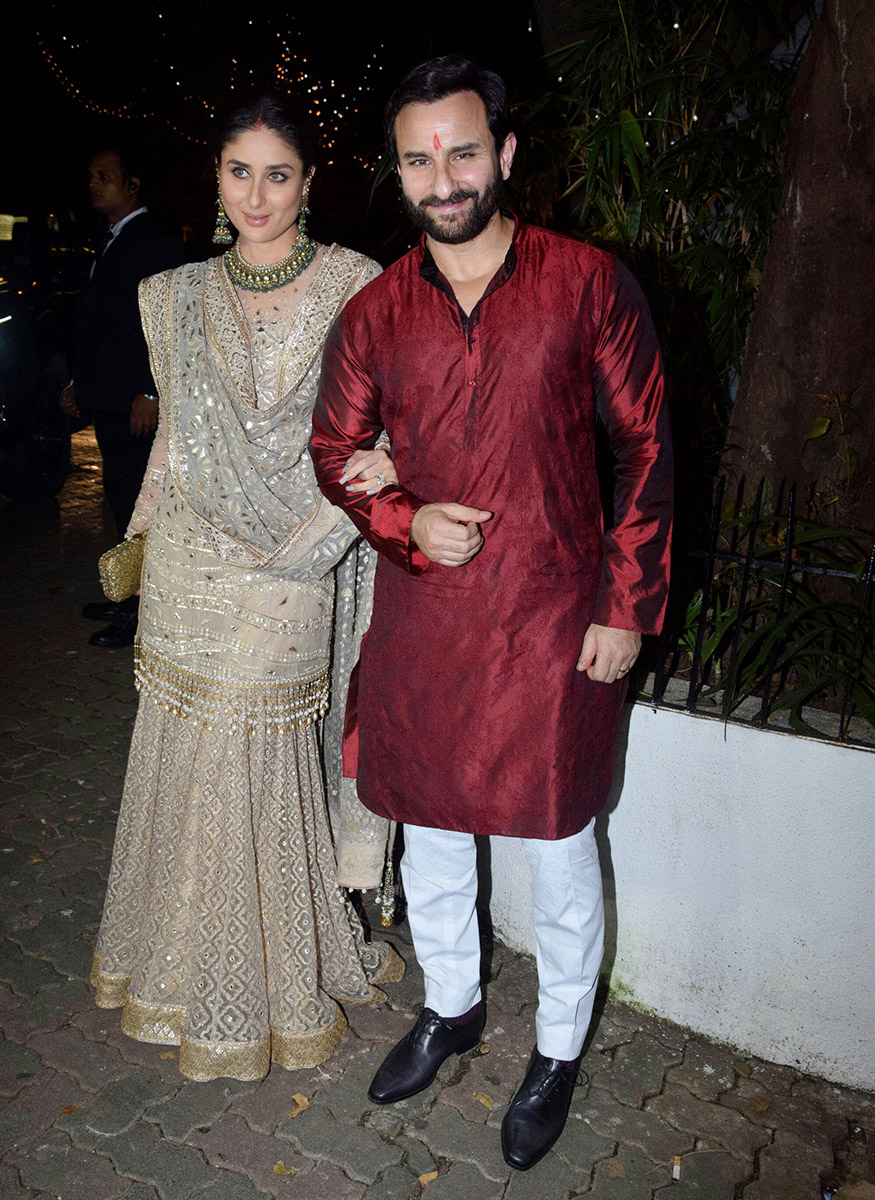 Kareena Kapoor and Saif Ali Khan spooted at Aamir Khan's Diwali Party. Shah Rukh Khan,Alia Bhatt,Deepika Padukone,Kareena Kapoor Khan,Aamir Khan's Diwali Party,Aamir Khan Diwali Party,Aamir Khan Diwali Party pics,Aamir Khan Diwali Party images,Aamir Khan Diwali Party stills,Aamir Khan Diwali Party pictures