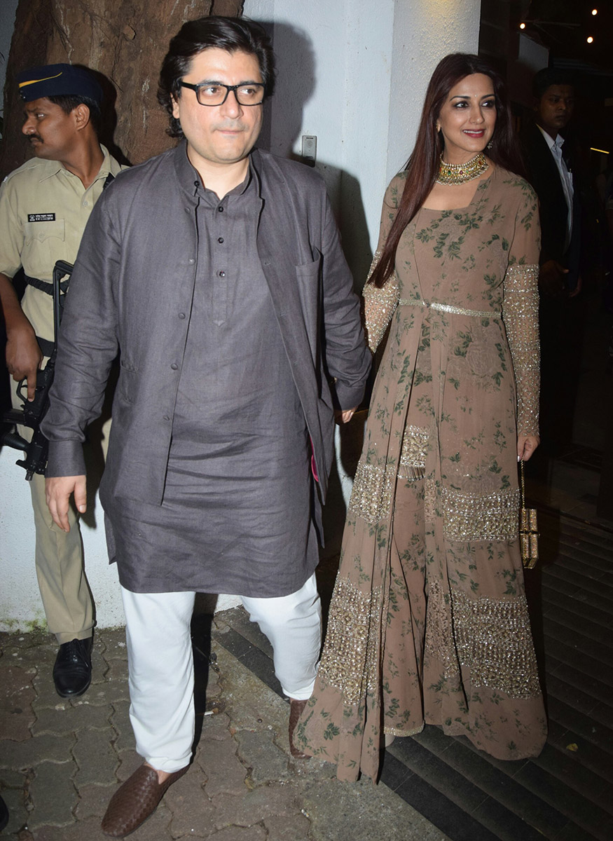 Goldie Behl and his wife Sonali Bendre spotted at Aamir Khan's Diwali Party. Shahid Kapoor,Mira Rajput,Sonali Bendre,Farah Khan,Aamir Khan Diwali Party,Aamir Khan Diwali Party pics,Aamir Khan Diwali Party images,Aamir Khan Diwali Party stills,Aamir Khan Diwali Party pictures,Aamir Khan Diwali Party photos