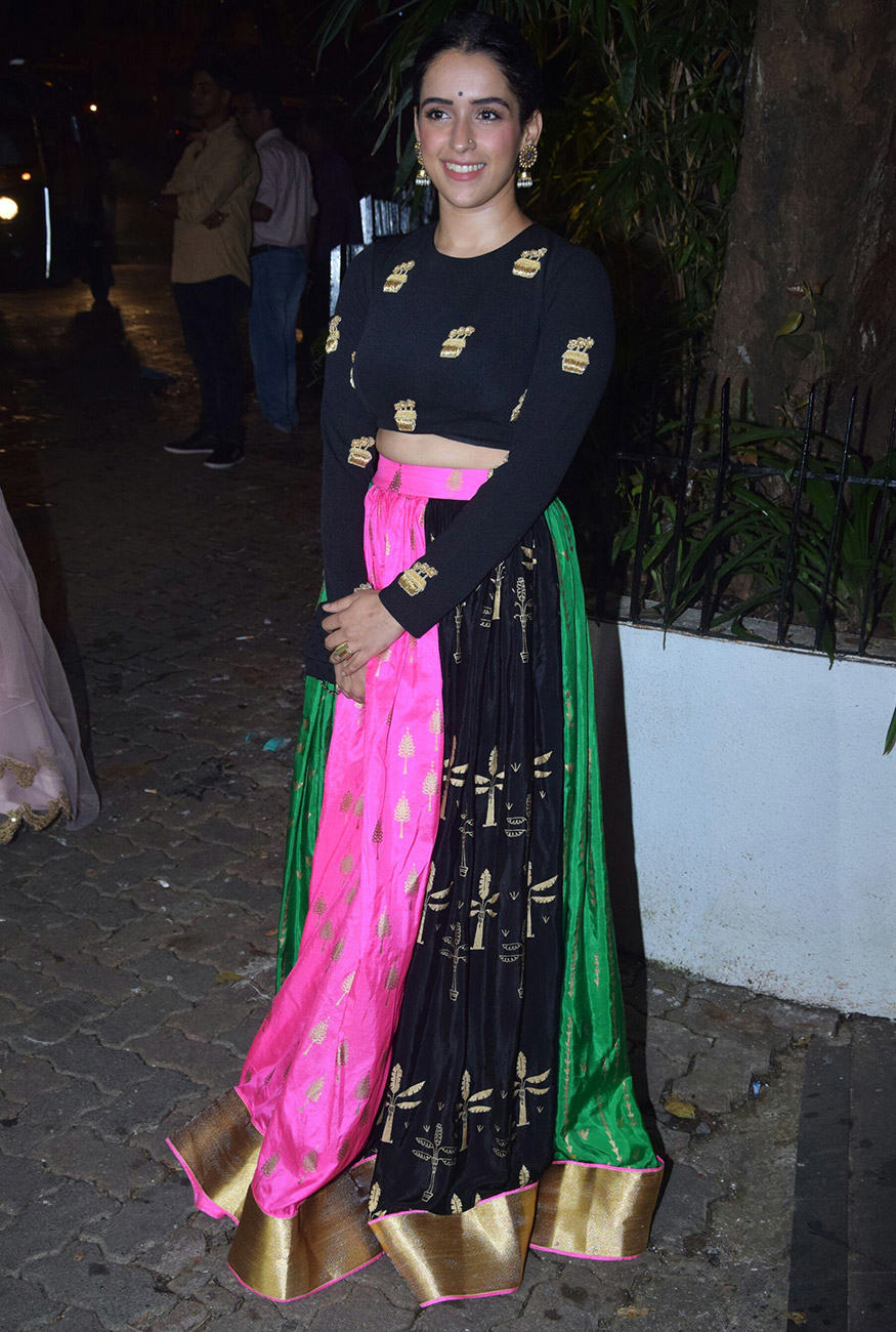 Sanya Malhotra spotted at Aamir Khan's Diwali Party. Sanjay Dutt,Varun Dhawan,Arpita Khan,Aamir Khan Diwali Party,Aamir Khan Diwali Party pics,Aamir Khan Diwali Party images,Aamir Khan Diwali Party stills,Aamir Khan Diwali Party pictures,Aamir Khan Diwali Party photos