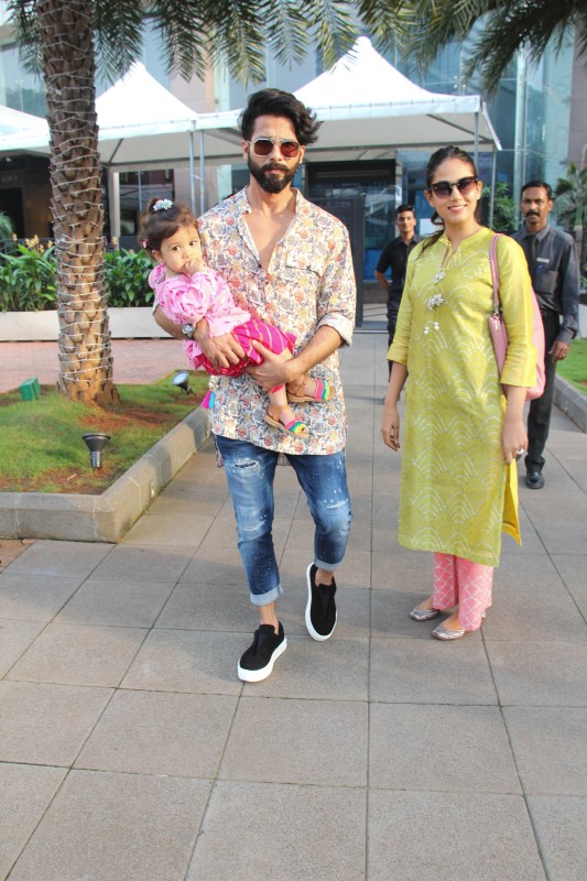 Shahid Kapoor, Mira Rajput and Misha Kapoor spotted at Bandra. Shahid Kapoor,Mira Rajput,Misha Kapoor,Shahid Kapoor wife Mira Rajput,Shahid Kapoor daughter,Shahid Kapoor daughter Misha Kapoor,Misha Kapoor pics,Misha Kapoor images,Misha Kapoor stills,Misha Kapoor pictures,Misha Kapoor photos