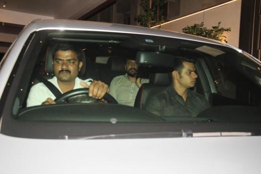 Bollywood actor Ritesh Deshmukh spotted at Vashu Bhagnani's house.