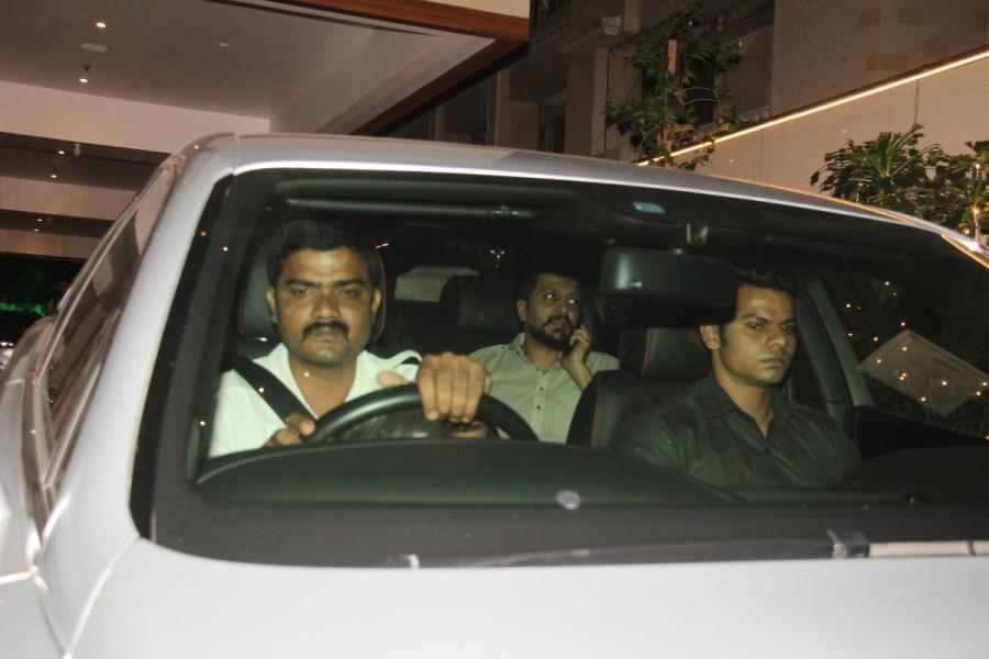 Bollywood film actor Ritesh Deshmukh spotted at Vashu Bhagnani's house. Ritesh Deshmukh,actor Ritesh Deshmukh,Genelia D'Souza,Genelia D'Souza husband,Vashu Bhagnani,Vashu Bhagnani house,Ritesh Deshmukh at Vashu Bhagnani house