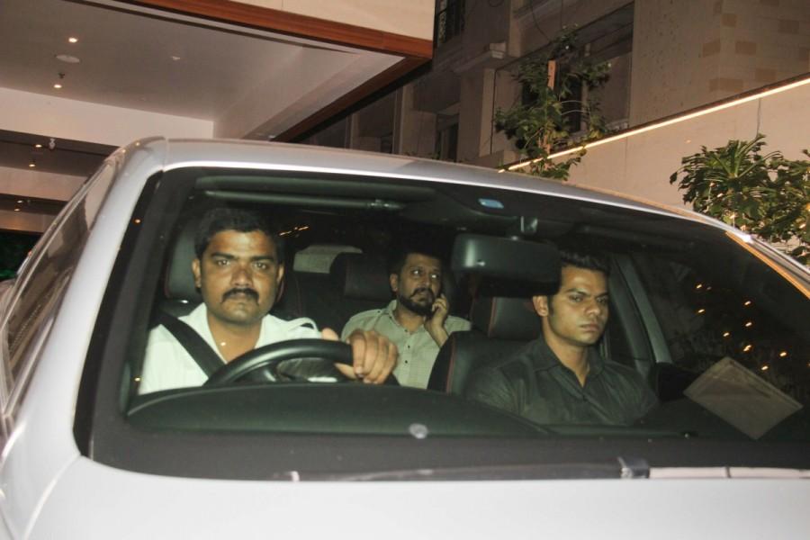 Indian film actor Ritesh Deshmukh spotted at Vashu Bhagnani's house. Ritesh Deshmukh,actor Ritesh Deshmukh,Genelia D'Souza,Genelia D'Souza husband,Vashu Bhagnani,Vashu Bhagnani house,Ritesh Deshmukh at Vashu Bhagnani house