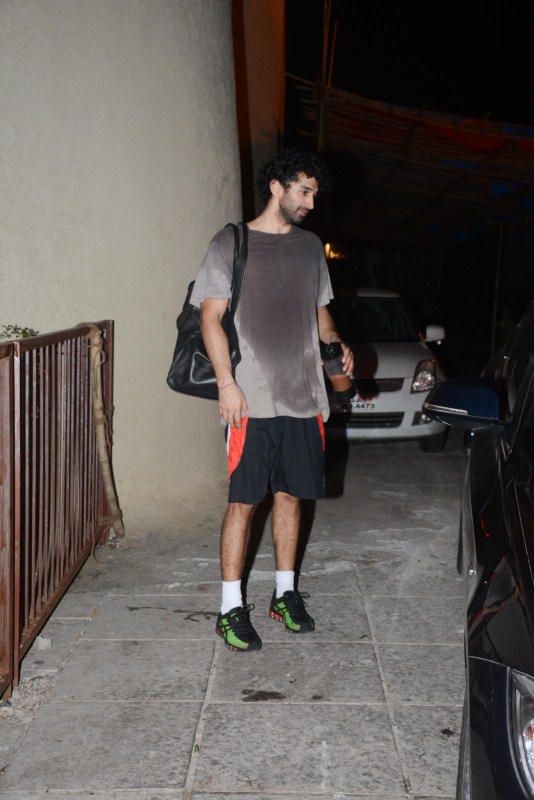 Aditya Roy Kapur spotted after gym session. Shahid Kapoor,Aditya Roy Kapur,Shahid Kapoor spotted after gym session,Shahid Kapoor after gym session,Aditya Roy Kapur spotted after gym session,Aditya Roy spotted after gym session