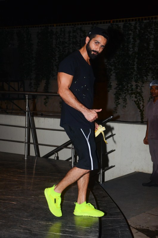 Bollywood actor Shahid Kapoor spotted after gym session. Shahid Kapoor,Aditya Roy Kapur,Shahid Kapoor spotted after gym session,Shahid Kapoor after gym session,Aditya Roy Kapur spotted after gym session,Aditya Roy spotted after gym session