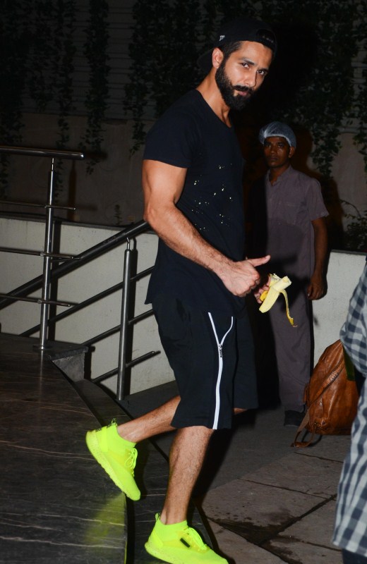 Shahid Kapoor and Aditya Roy Kapur spotted after gym session - Photos ...