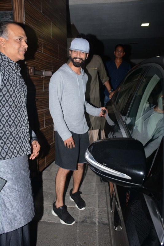 Actor Shahid Kapoor and Ashutosh Gowariker spotted at Amir Khan's house. Shahid Kapoor,Ashutosh Gowariker,Amir Khan,Shahid Kapoor spotted at Amir Khan's house,Ashutosh Gowariker spotted at Amir Khan's house,secret superstar
