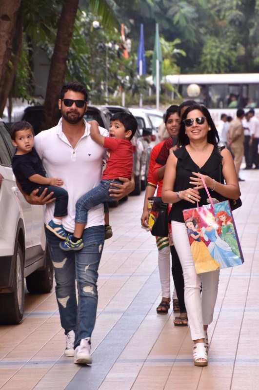 Actor Karanvir Bohra and Teejay Sidhu celebrated their kids 1st birthday on 22nd Oct in Mumbai. Karanvir Bohra and Teejay Sidhu,Karanvir Bohra,Teejay Sidhu,Karanvir Bohra and Teejay Sidhu's little cuties,Karanvir Bohra and Teejay Sidhu daughter