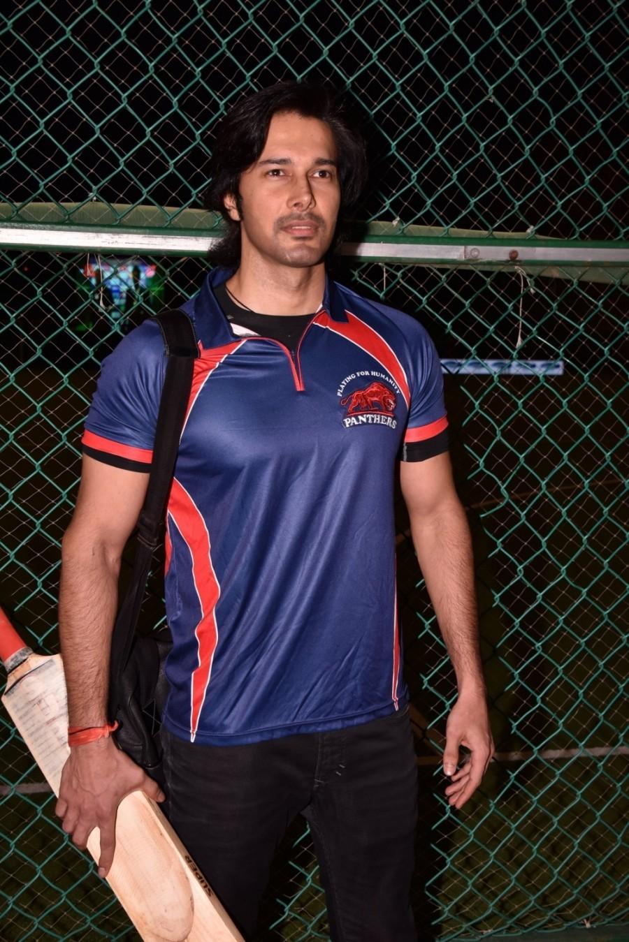 Actor Rajneesh Duggal at Celebrity Cricket Match Ink Cricket Blast 2017 in Mumbai on Oct 21, 2017. Varun Sharma,Saqib Saim,Rajnish Duggal,Zayed Khan,Cancer Cricket Match,Celebs at Cancer Cricket Match,cancer patients
