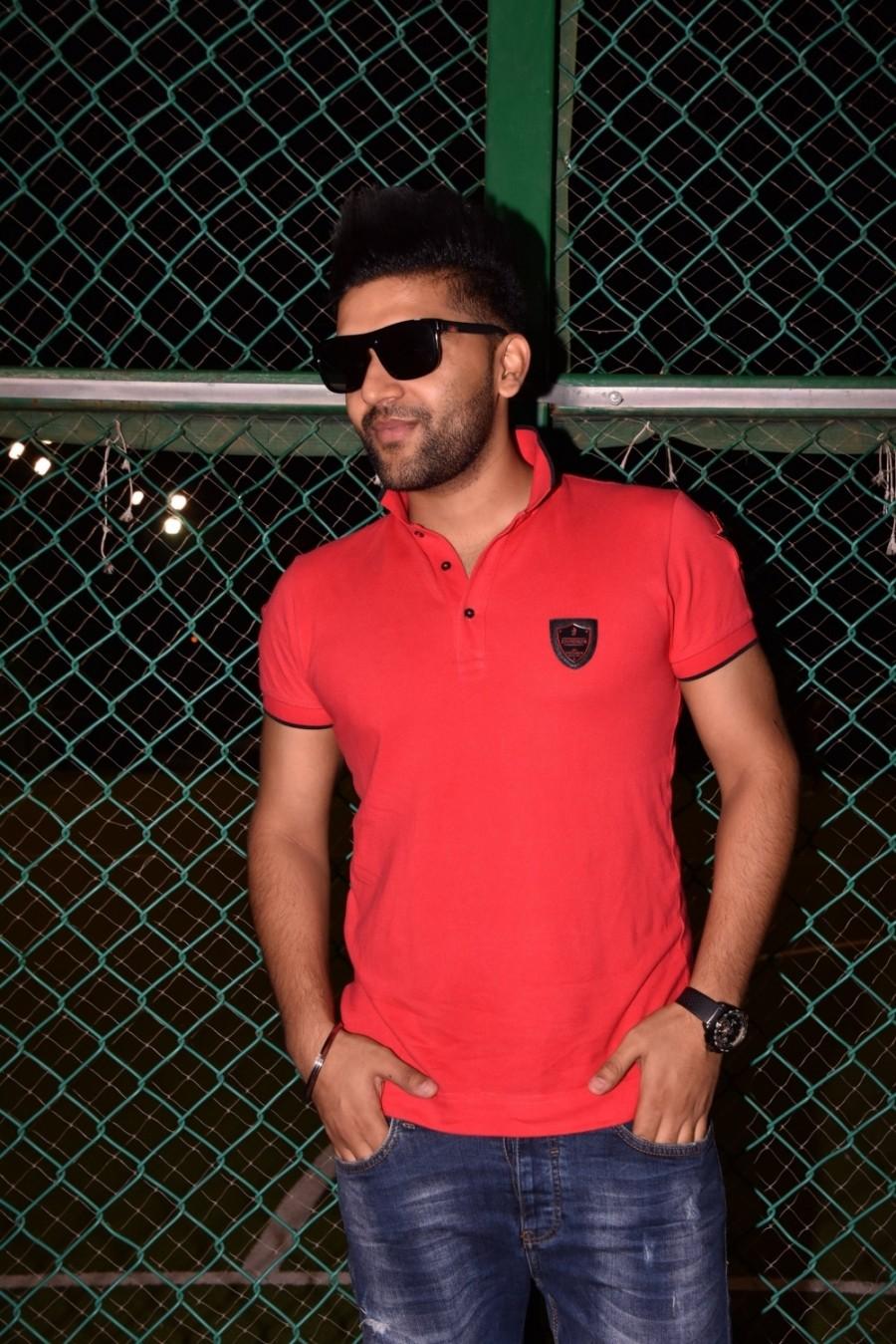 Singer Guru Randhawa at Celebrity Cricket Match Ink Cricket Blast 2017 in Mumbai on Oct 21, 2017. Varun Sharma,Saqib Saim,Rajnish Duggal,Zayed Khan,Cancer Cricket Match,Celebs at Cancer Cricket Match,cancer patients