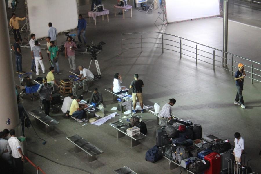 Kareena Kapoor Khan shoot for her upcoming movie at Mumbai international airport. Kareena Kapoor Khan,Kareena Kapoor,Veere Di Wedding,Kareena Kapoor Khan shoots for Veere Di Wedding,Kareena Kapoor shoots for Veere Di Wedding,Veere Di Wedding at Mumbai Airport
