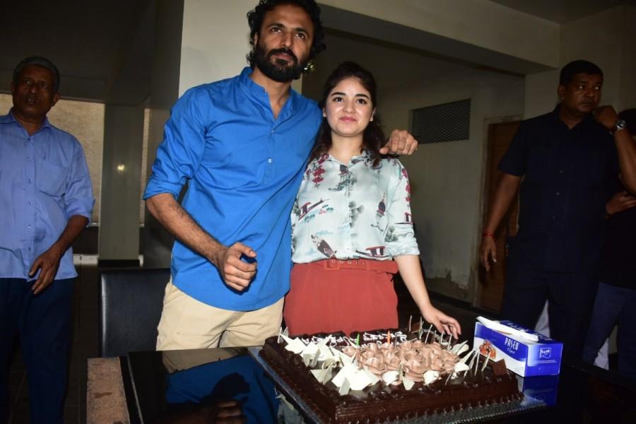 To soak in the love for Diwali release Secret Superstar, Zaira Wasim celebrated her birthday with media folks present and also had an informal interaction with them. Secret Superstar,Zaira Wasim,Zaira Wasim birthday,Zaira Wasim birthday celebration,Advait Chandan,Director Advait Chandan,advait chandan secret superstar