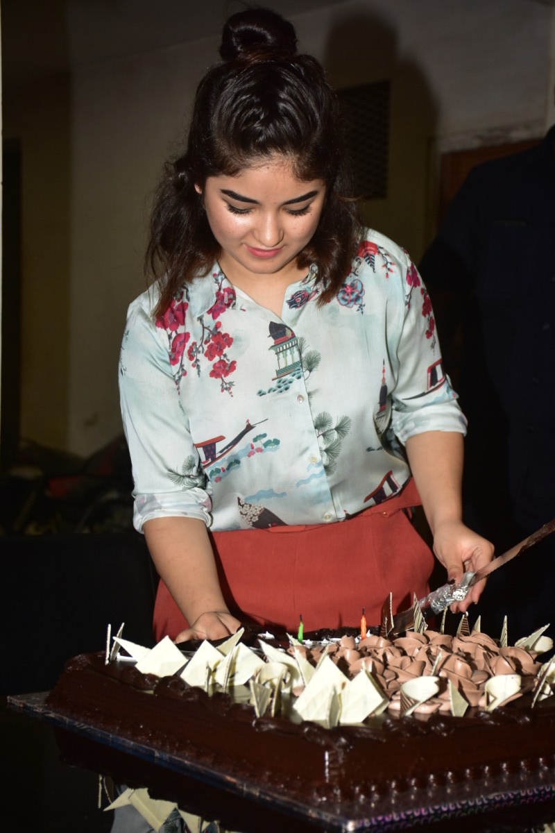 Later Aamir Khan made a surprise visit and wished Zaira on her birthday, the Dangal star took to his social media handle and wrote,"Happy Birthday Zaira! Wish you happiness always! May you always shine as the SUPERSTAR that you are! God bless. Love. a." Secret Superstar,Zaira Wasim,Zaira Wasim birthday,Zaira Wasim birthday celebration,Advait Chandan,Director Advait Chandan,advait chandan secret superstar