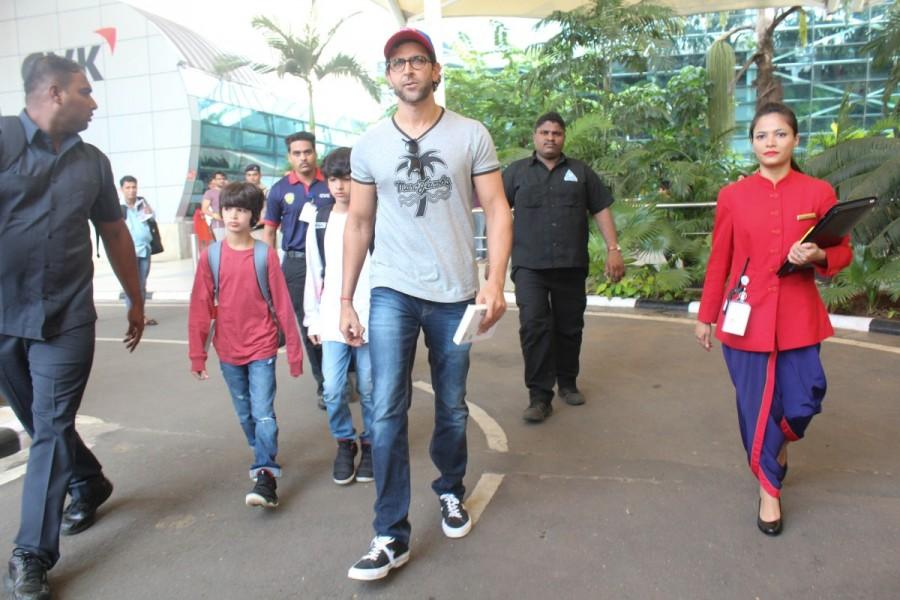 Bollywood Actor Hrithik Roshan and their sons Hrehaan and Hridhaan returns to Mumbai after Goa vacation. Hrithik Roshan,Sussanne Khan,Hrehaan,Hridhaan,Hrehaan and Hridhaan Roshan,Hrithik Roshan son,Hrithik Roshan wife,Hrithik Roshan ex-wife Sussanne Khan