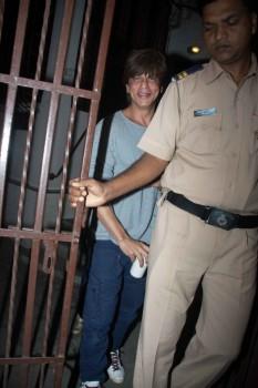 Bollywood actor Shah Rukh Khan spotted outside Shankar Mahadevan's studio in Bandra, Mumbai.