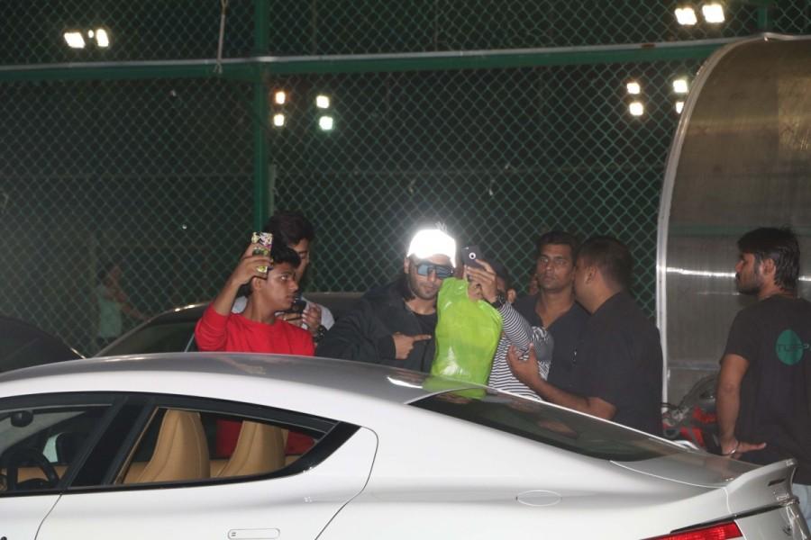 Bollywood actor Ranveer Singh spotted at Football Playground in Mumbai. Ranveer Singh,actor Ranveer Singh,Ranveer Singh spotted at Football Playground,Ranveer Singh at Football Playground,Ranveer Singh snapped at Football Playground