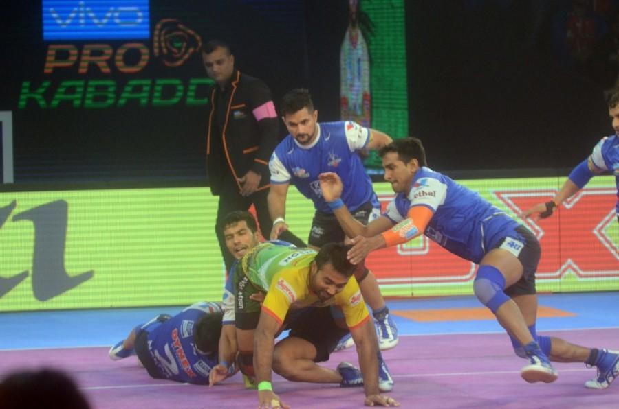 Patna inflicted another all out in the 25th minute to take their lead to 31-21 before Pardeep made a two-point raid to stretch it further to 35-21. Patna were running away with the match as their defence kept tackling Haryana raiders. The famed defence of Haryana faced a nightmare as they could manage only two tackle points in 28 minutes. Patna Pirates inflicted another all out in the 31st minute as their lead swelled to 42-23. Patna Pirates Outclass Haryana Steelers,Patna Pirates beats Haryana Steelers,Patna Pirates,Haryana Steelers,Pardeep Narwal