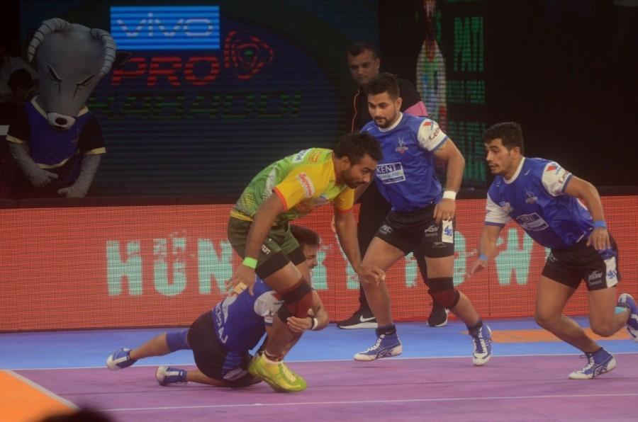 Pardeep came up with a moment of brilliance in the 33rd minute as he took out six Haryana players in one raid to help Patna extend their lead to 52-25. He followed it up another two-point raid as Patna inflicted another all out in the 38th minute to lead 62-27. Patna Pirates Outclass Haryana Steelers,Patna Pirates beats Haryana Steelers,Patna Pirates,Haryana Steelers,Pardeep Narwal