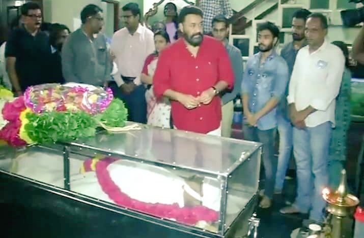 Actor Mohanlal pays their last respect to director IV Sasi. Kamal Haasan,Vijayakanth,Mohanlal,IV Sasi,director IV Sasi,director iv sasi dies,malayalam director iv sasi death,IV Sasi Funeral Pictures,IV Sasi Funeral pics,IV Sasi Funeral images,IV Sasi Funeral stills,IV Sasi Funeral pictrues