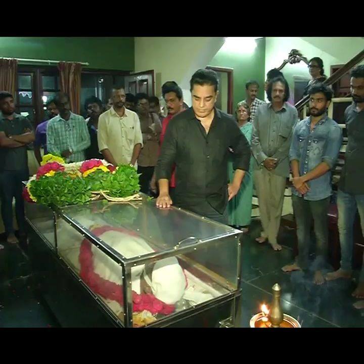 Actor Kamal Haasan pays their last respect to director IV Sasi. Kamal Haasan,Vijayakanth,Mohanlal,IV Sasi,director IV Sasi,director iv sasi dies,malayalam director iv sasi death,IV Sasi Funeral Pictures,IV Sasi Funeral pics,IV Sasi Funeral images,IV Sasi Funeral stills,IV Sasi Funeral pictrues
