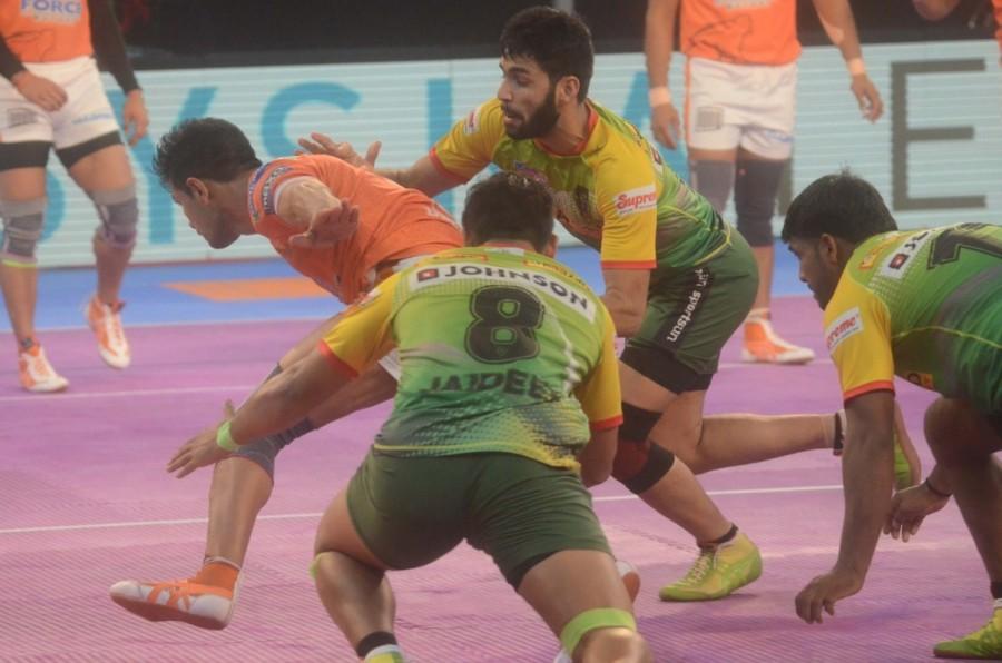 The twist was stored for the dying stages of the match when defending champions Patna made a stunning comeback, scoring 18 points in the last six minutes to turn the tide in their favour. Patna skipper Pardeep Narwal was sensational yet again as he scored 19 points to lead his team to victory. Pune crumbled under pressure and lost their nerve as their campaign came to a disappointing end. Deepak Niwas Hooda scored nine points but couldn't deliver when it mattered the most for his team. Pro Kabaddi League,Pro Kabaddi League 2017,Patna Pirates stun Puneri Paltan,Patna Pirates beats Puneri Paltan,Patna Pirates,Puneri Paltan,Bengal Warriors