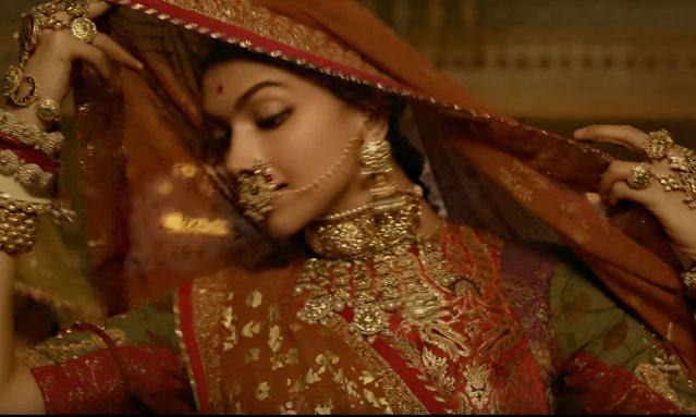Actress Deepika Padukone shines in Padmavati's new song Ghoomar. Ghoomar,Ghoomar song,Padmavati,Padmavati song,Padmavati movie song,Padmavati's new song Ghoomar,Deepika Padukone shines in Padmavati,Deepika Padukone in Padmavati