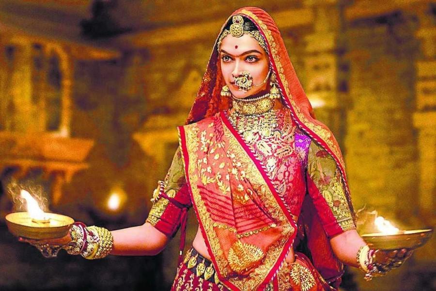 Actress Deepika Padukone looks elegantly beautiful and ethnically rich in the Ghoomar song from Padmavati. Ghoomar,Ghoomar song,Padmavati,Padmavati song,Padmavati movie song,Padmavati's new song Ghoomar,Deepika Padukone shines in Padmavati,Deepika Padukone in Padmavati